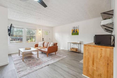 Cozy Kennesaw Apartment Close to KSU with EV Plug In detail