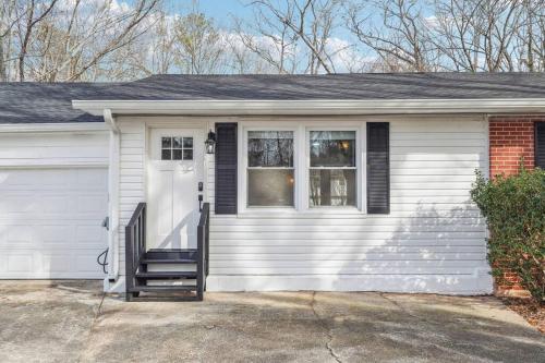 Cozy Kennesaw Apartment Close to KSU with EV Plug In in Kennesaw, USA