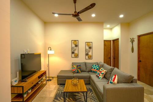 Condo Rosales Beautiful Downtown 2BR-1Ba with pool & rooftop in La Paz, Mexico