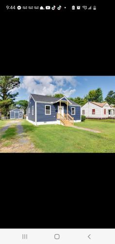 Cozy newly renovated house in Petersburg, USA