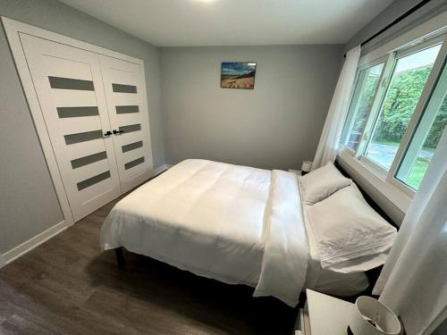 Hot tube/Large Yard 20min to beach! in LaPorte, USA