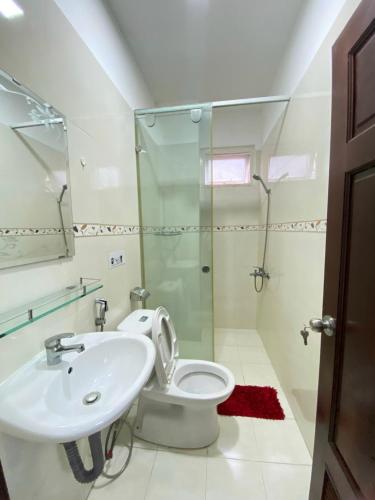 One-Bedroom Apartment image 9