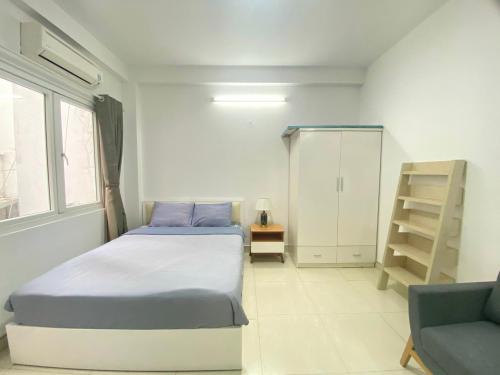 One-Bedroom Apartment image 7