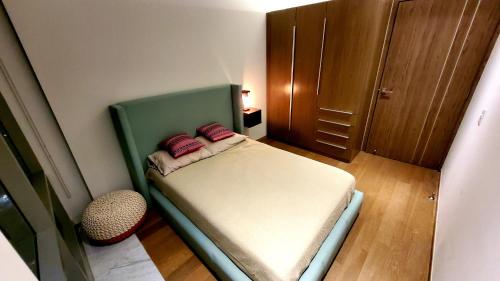 Studio Penthouse Floor 32. Superb City view!