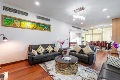 The Iconic Luxury 4BR Penthouse Near to Jumeirah Beach and Infront of DMCC Metro Station, Дубай (фото 3)