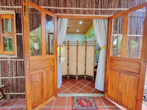 King Room with Two King Beds image 8