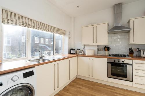 Beautiful 2 Bedroom Flat on Street Lane