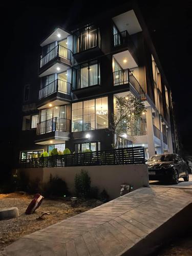 The Skyone Poshtel in Ναν
