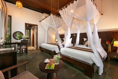 Superior Double or Twin Room with Mountain View image 5