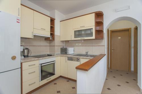 Two-Bedroom Apartment (3 Adults)