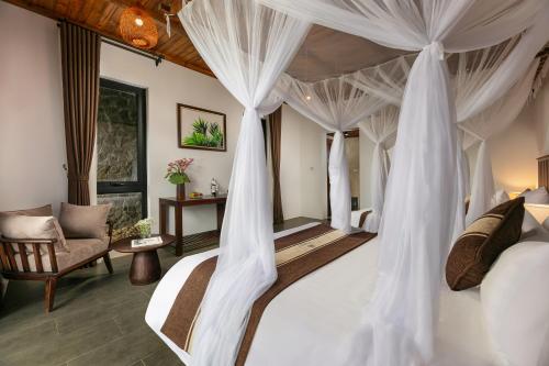 Superior Double or Twin Room with Mountain View image 1