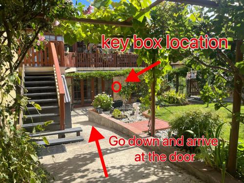 Kert, 阳光花园公寓 临近海滩与市中心 in Blackmans Öböl