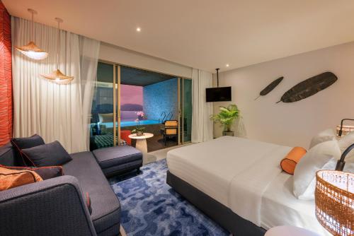 room detail thumbnail 1