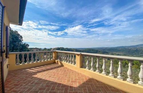  Tuscan Elegance Unveiled: Luxurious Villa Retreat in 56040 Montescudaio