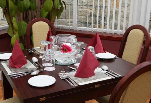 Sunninghill Hotel - image 3