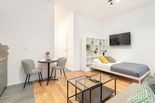 Studio with Balcony room in Cozy Studio with Balcony and FREE GARAGE by Noclegi Renters
