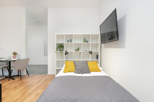 Cozy Studio with Balcony and FREE GARAGE by Noclegi Renters - image 3