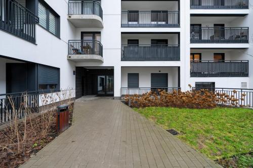 Studio with Balcony image 2
