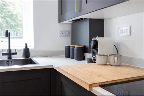 Elegance Retreat - 2 Bed Holiday Home with Parking, Manchester (foto 9)
