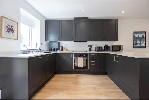 Elegance Retreat - 2 Bed Holiday Home with Parking, Manchester (foto 10)