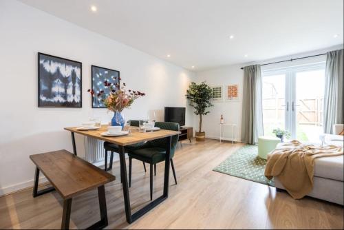 Elegance Retreat - 2 Bed Holiday Home with Parking, Manchester (foto 7)