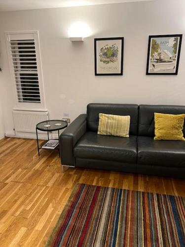 ***Spotless, Bright 1 Double Bed Apartment***, Бат (фото 3)