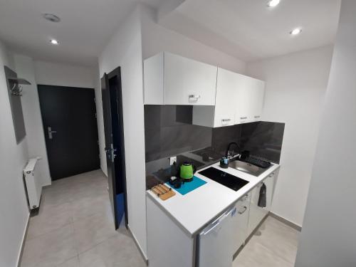 廚房, Komfortowy apartament dwupokojowy- Willa Lawenda in 里特羅
