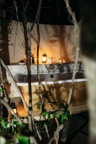 516095347 Safari Moon Luxury Bush Lodge