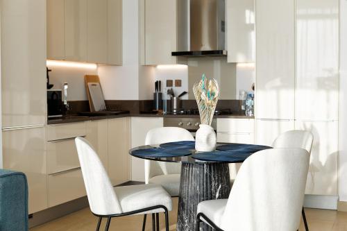 BRAND NEW LUXURY 1 BR Apartment at Marina Gate 2 full Marina view, Dubái (foto 3)