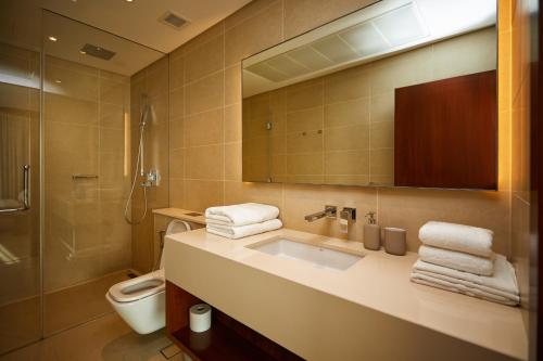 BRAND NEW LUXURY 1 BR Apartment at Marina Gate 2 full Marina view, Dubái (foto 8)