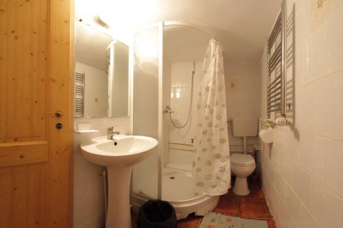 Two-Bedroom Apartment (5 Adults)