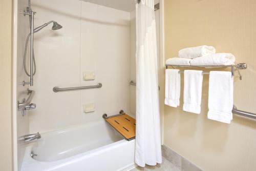 Holiday Inn Express Cedar Rapids - Collins Road by IHG in Cedar Rapids, USA
