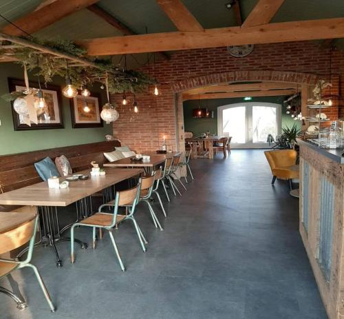 Étterem, Luxe Tinyhouse op minicamping in Waarde in Kruiningen