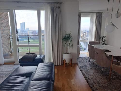 Cozy Double Room with Large En Suite Near Canary Wharf London with Amazing Views in a Shared Apartment, Londyn (zdjęcie 9)
