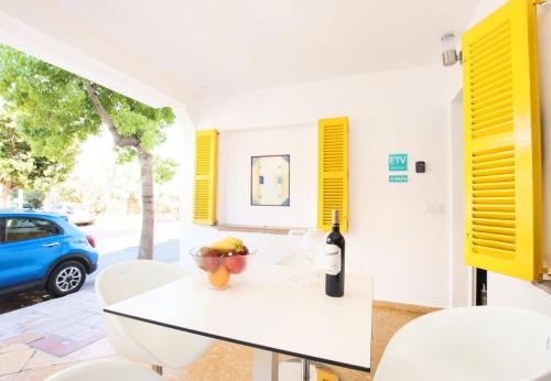 Charming Mallorca Apartment - 3 Bedrooms - Villa Townhouse Alnair - Only 50 Meters from the Sea and Great for Families - Puerto Pollensa