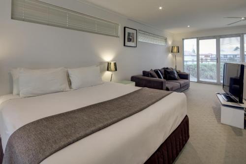 แอชมอนท์ มอเตอร์ อินน์ (Ashmont Motor Inn) in พอร์ทแฟรี่