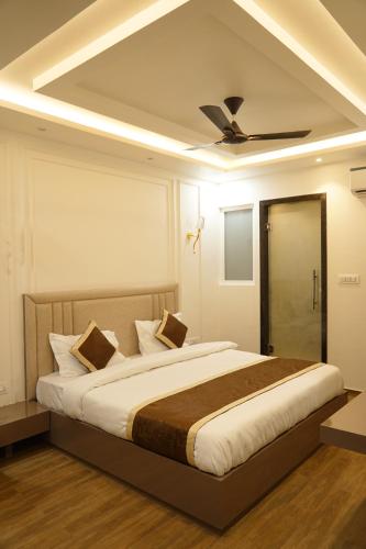 Hotel Kartar grand in Kaushalpuri