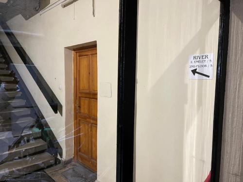 Entrance, River - free parking in Gyor