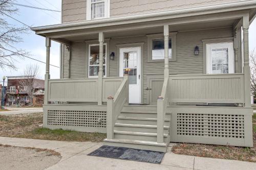 Lovely Elkhart Lake Apartment - Walk to Town! in Elkhart Lake, USA