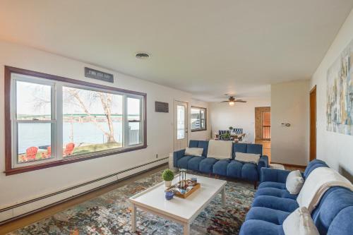 Waterfront Home with Game Room 4 Mi to Le Claire! in East Moline, USA