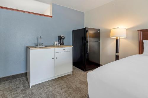 Seaport Inn & Suites - image 6