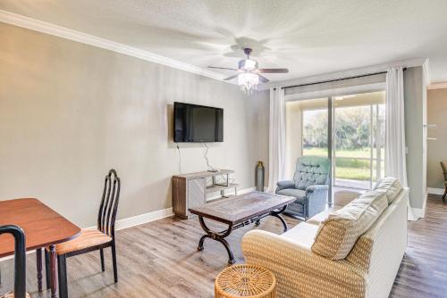 Palm Coast Townhome with Pool Access about 4 Mi to Beach in Palm Coast, USA