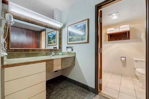 Seaport Inn & Suites image 14