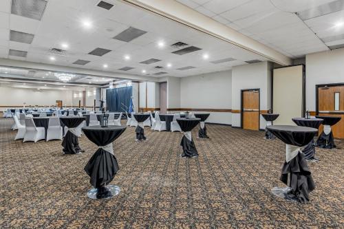 Seaport Inn & Suites - image 3