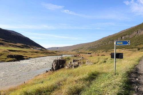 Nearby attraction, Holl in Laugarfell