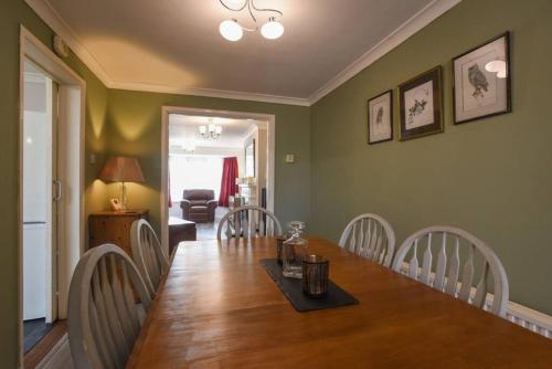 Spacious Family Home Sleeps 6