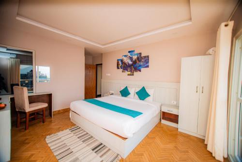 Superior Deluxe Double or Twin Room  image 9