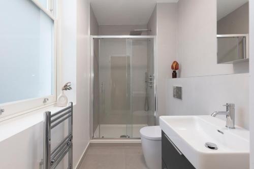 Deluxe North Central London Apartment