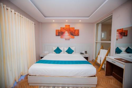 Deluxe Double or Twin Room image 2
