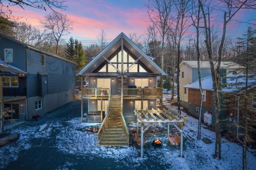 LakeView Retreat A Luxe 8BR 5B Haven 28 Sleeps in Lake Harmony, Vereinigte Staaten von Amerika